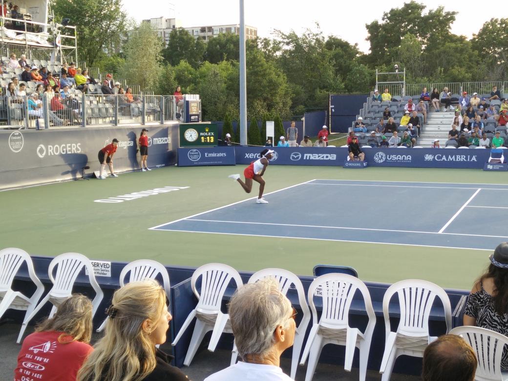 NBOtoronto's tweet photo. Crowd on her side, @franckie12345 attempting a comeback. 5-2 @andreapetkovic leading in the third set. #RogersCup http://t.co/j1S9IKd0ir