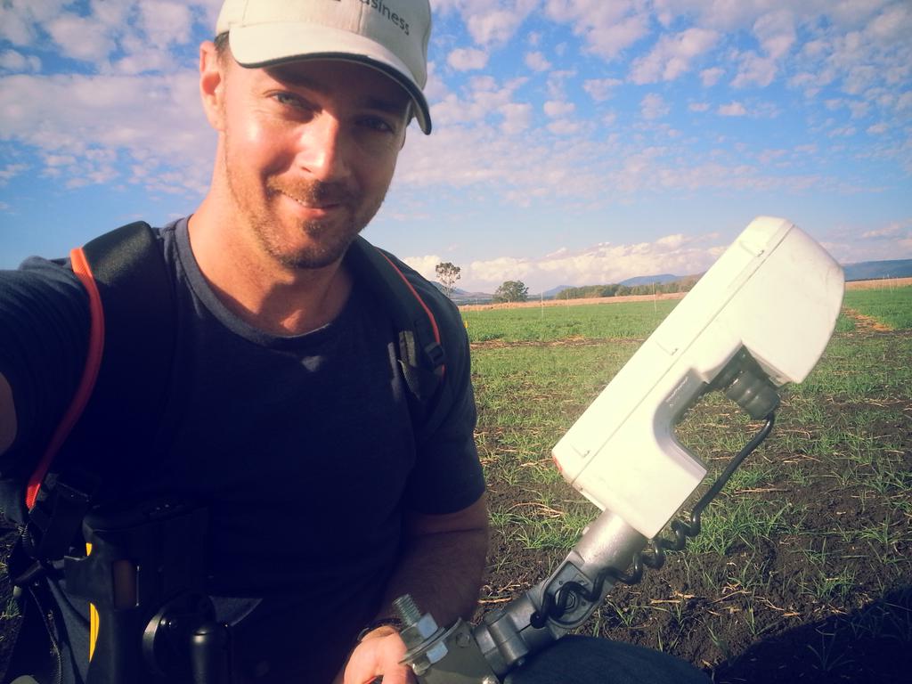 DrHikov's tweet photo. Selfie with Greg the Greenseeker! Together we will find genes for #drought adaptation in #wheat :) @QAAFI @HickeyLab http://t.co/DaCm3lkWL4