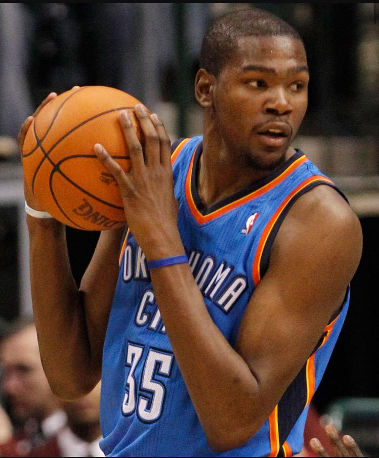 NBABattles__'s tweet photo. Retweet if Kevin Durant will win a ring before he retires. http://t.co/3TbXmFZEVm