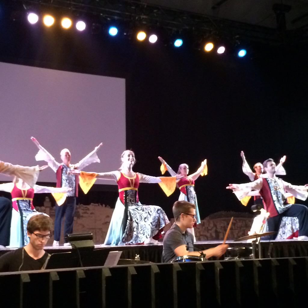 tmaconMB's tweet photo. #Folklorama great show at the #Israel pavilion w @HeatherStef @lawrencetoetMP http://t.co/yb8ZnPGvk9