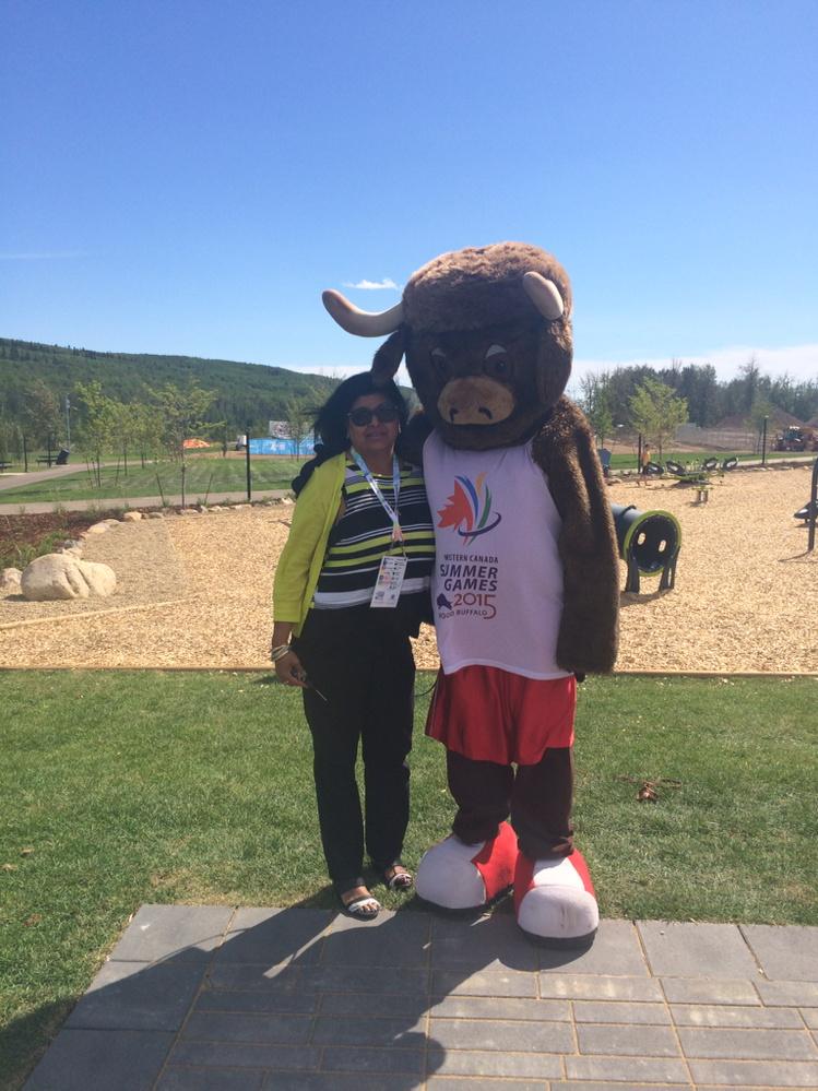 ViaMariaN's tweet photo. With Mistiko, the popular mascot of #2015WCSG #Snye Park #ymm #game On http://t.co/tg6myrEpqC