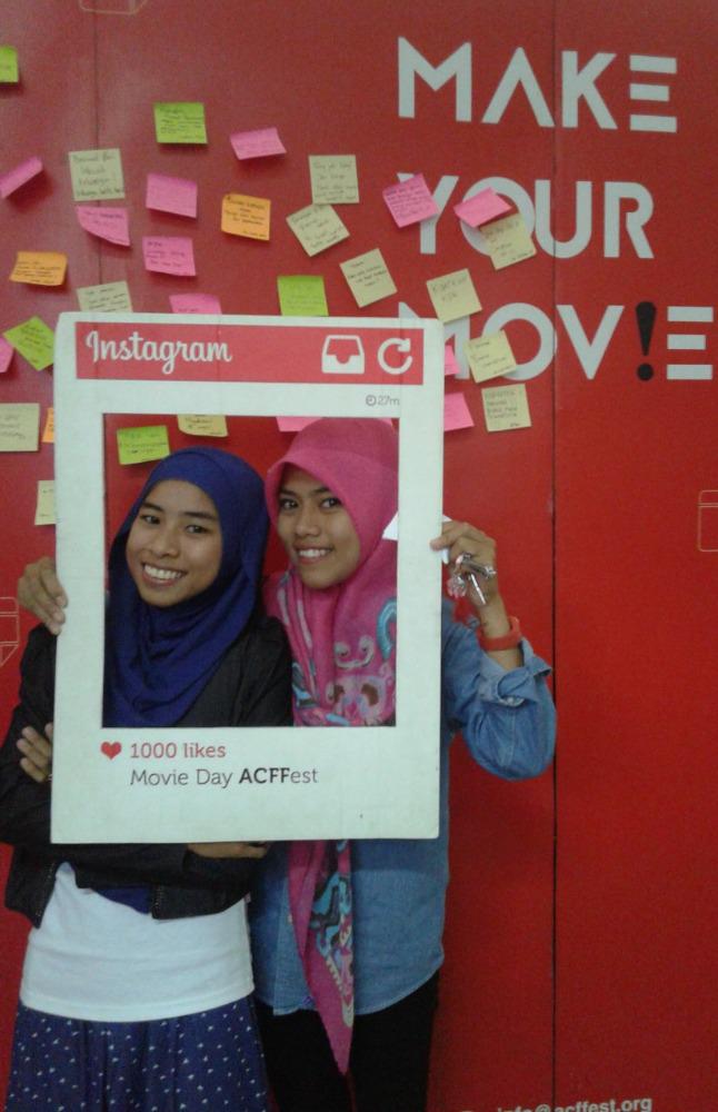 meil_Risca's tweet photo. Uhuyy movie day.. 
#fikom #uts #teman2
@SumbawaCinema http://t.co/0hQP4WdNVn