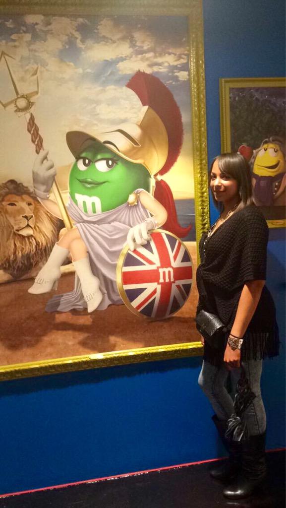 Victoria_T3's tweet photo. M&amp;M's #London 🇬🇧😘 http://t.co/5Dy52A3ePN