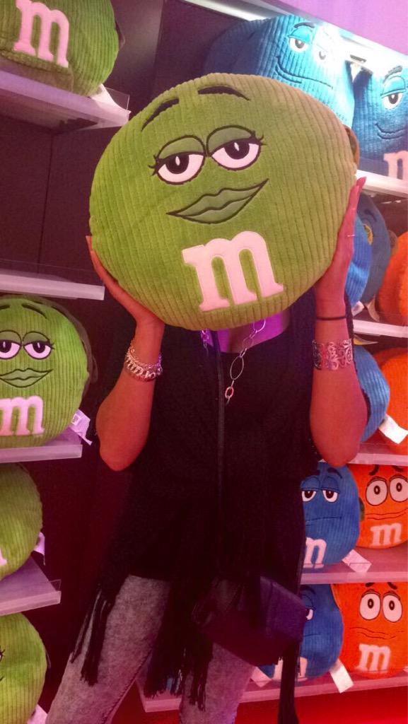 Victoria_T3's tweet photo. M&amp;M's #London 🇬🇧😘 http://t.co/5Dy52A3ePN