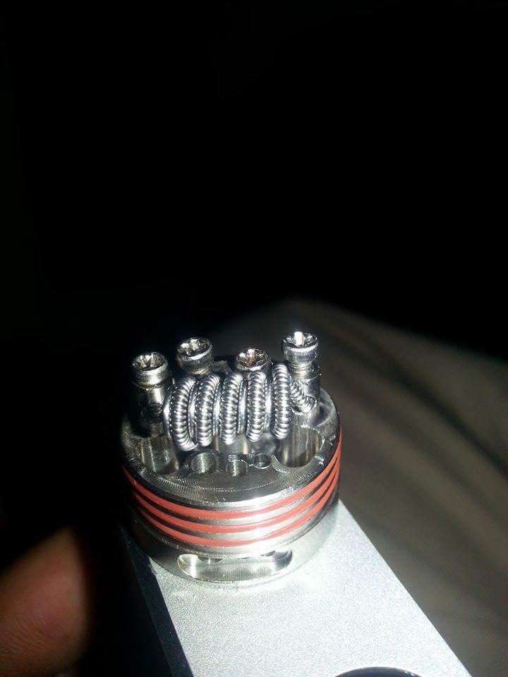 b24b46a51fd2483's tweet photo. @CloudCrippler new build on the #mutationxv4 :) #vape #vapelyfe #guysthatbuild #singlecoil #clapton #cloudchaser http://t.co/SUB5RgFR54