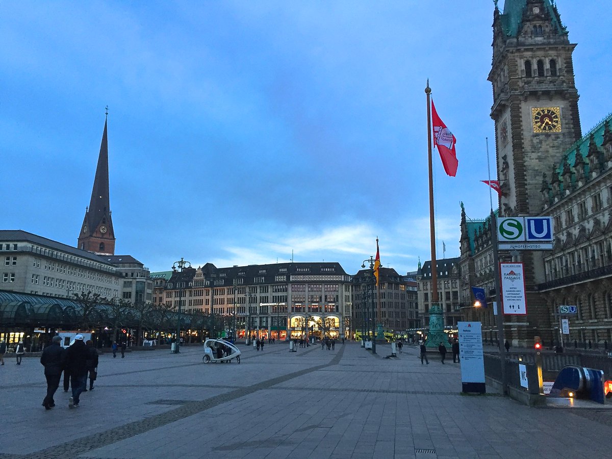 SlowTravelDiary's tweet photo. Heading to #Hamburg? Here's my suggestion where to stay, especially pre- or post-cruise. http://t.co/A3d79tGcUi http://t.co/8QOgKWAoe7