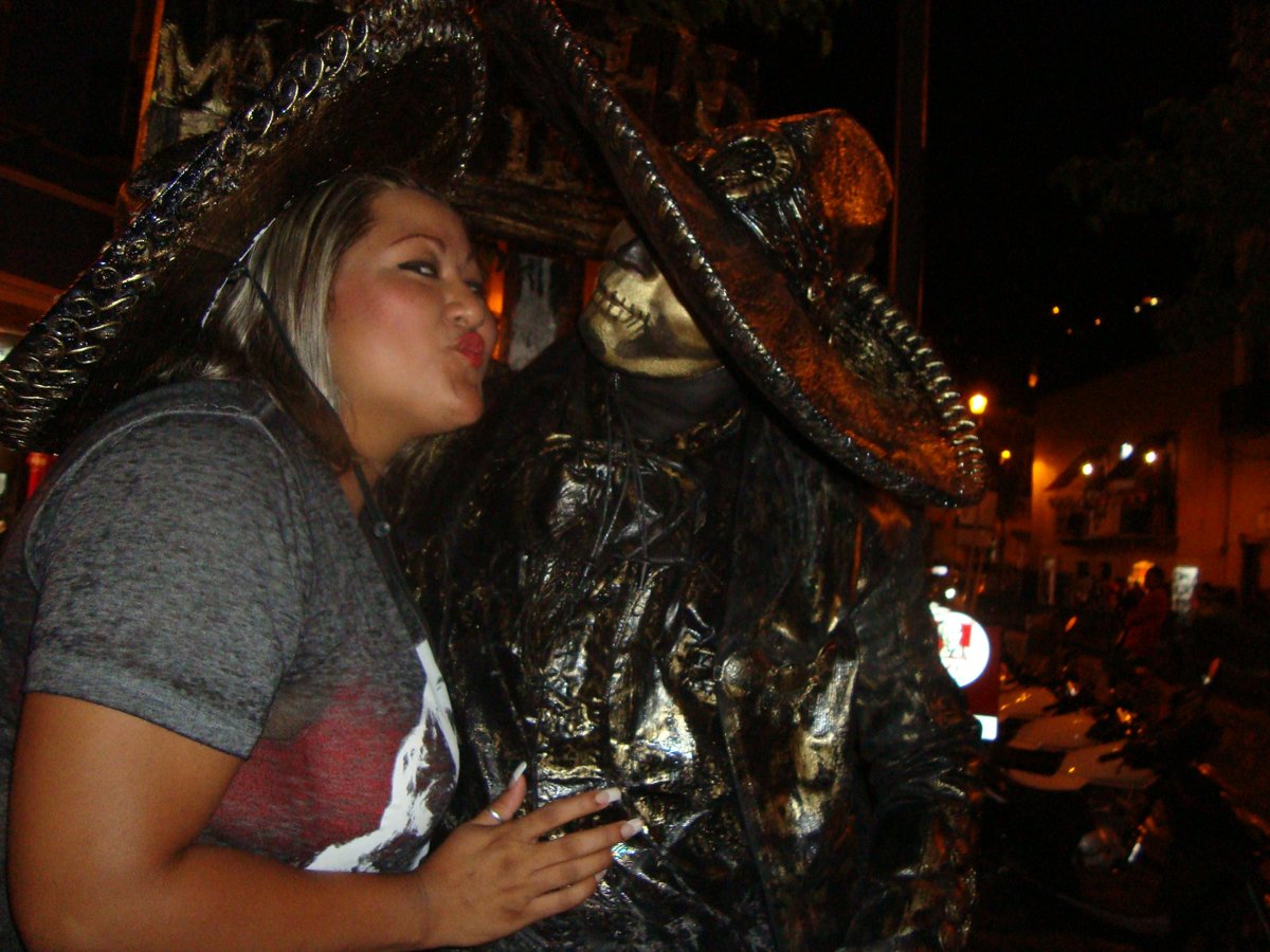 xoshit's tweet photo. un beso charro!! http://t.co/3gjTqlmpNg