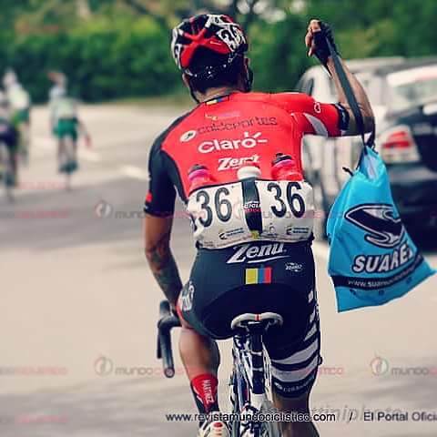 LUCHOMARTINEZLM's tweet photo. Camellando fuerte #Vcolombia @ColdeporteClaro #zenu  @nuestrociclismo @mundociclistico #DeLaManoDeDios @suarez http://t.co/WbKKz87MYR