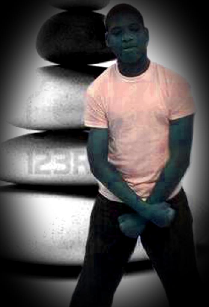 _ghostkingg's tweet photo. The pebbles birthday all of so my people give me some birthday shout outs on my Twitter #Aug #party http://t.co/pvXHC2aBaz