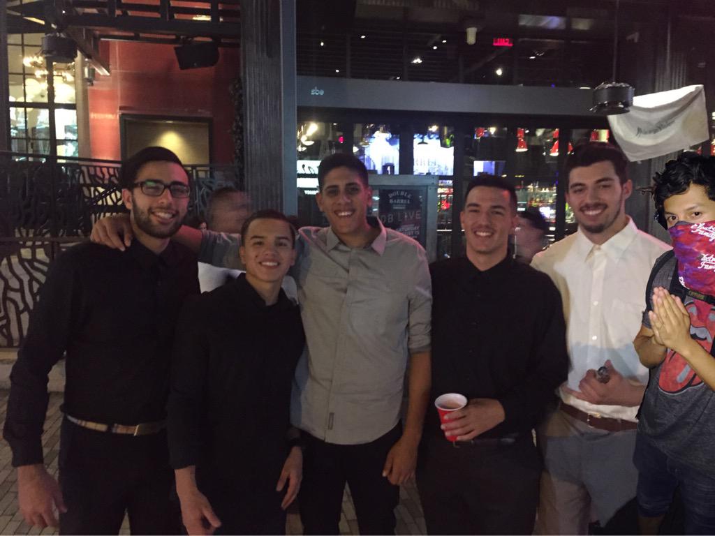 romandotjpeg's tweet photo. Vegas with the homies 🙏🏻
#chrisbday #wedemboiz http://t.co/wHKPITJ7SO