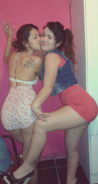 M_Perfectas's tweet photo. Tremendas nalgas 
Cinthya con una amiga bien top http://t.co/cDPNqZS9bK