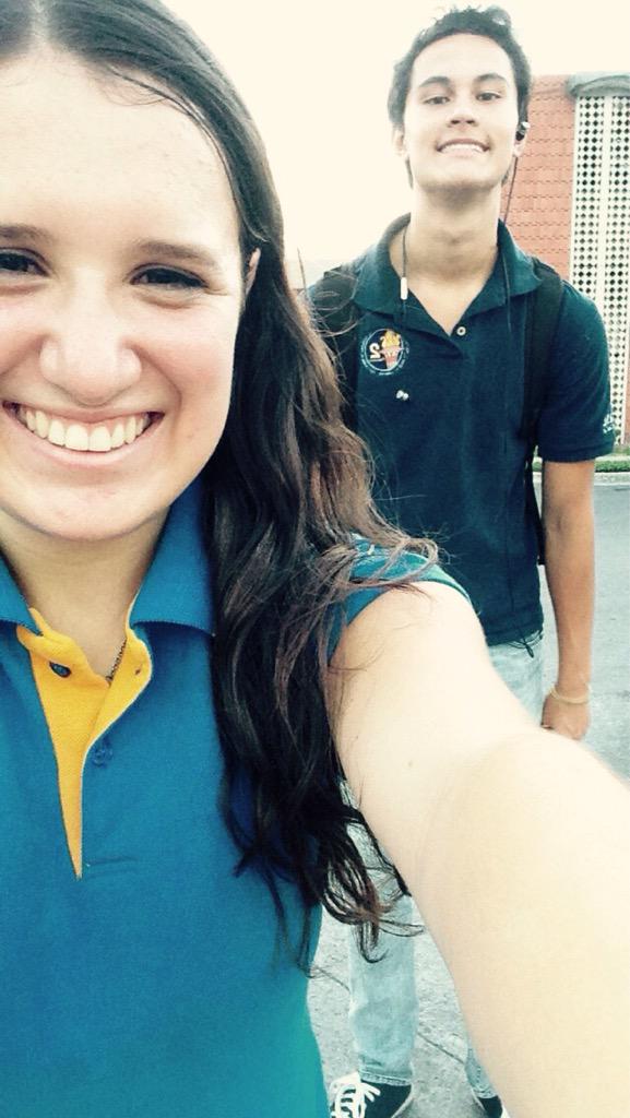 Vaneemontemayor's tweet photo. Lo que me encuentro en la calle😂 #esalex #loquieromucho #bff💁🏽💕 http://t.co/U0GDEw7OoO
