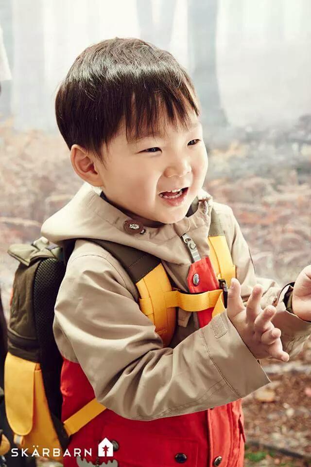 KoreanUpdates's tweet photo. #Daehan, #Minguk, #Manse for Skärbarn Fall 2015 🍁 #KoreanUpdates #songtriplets  http://t.co/vz7dXEfknQ http://t.co/hDsBe5azq1
