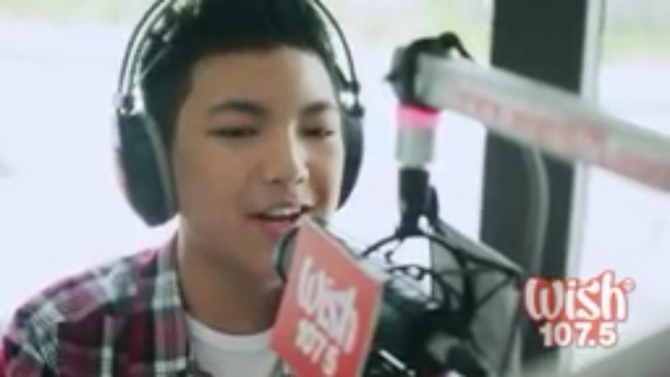 liza_rollie's tweet photo. Ganito sia kagwapo 😍😍😍 panuorin nio dali!!!

http://t.co/A20eYRLc8X
 #DarrenChandelierOnWish1075 http://t.co/4tONA8qV22