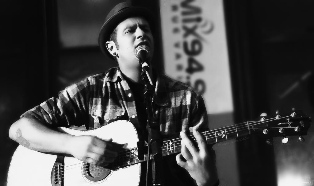 OTownGround's tweet photo. Here's a pic that I took of @JacobUnderwood7 last December during the mix show! 👍😊 #androidpics #aguyandhisguitar http://t.co/d3KHoEPUwN