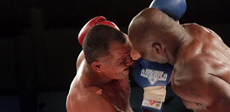 portalne10's tweet photo. SJCC transmitiu para o Brasil e para fora do País o combate de boxe entre o Todo Duro e Holyfield #LutaDoSeculo http://t.co/NddQwCQEgZ
