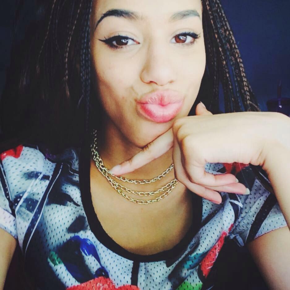 JericRoberson's tweet photo. Shoutout HAPPY BIRTHDAY COOKIE on your 17th bday love you and everybody follow her @Mdw2016 😁😁😁🙌🙌🙌💯💯💯😘 http://t.co/wmviX3QqLm