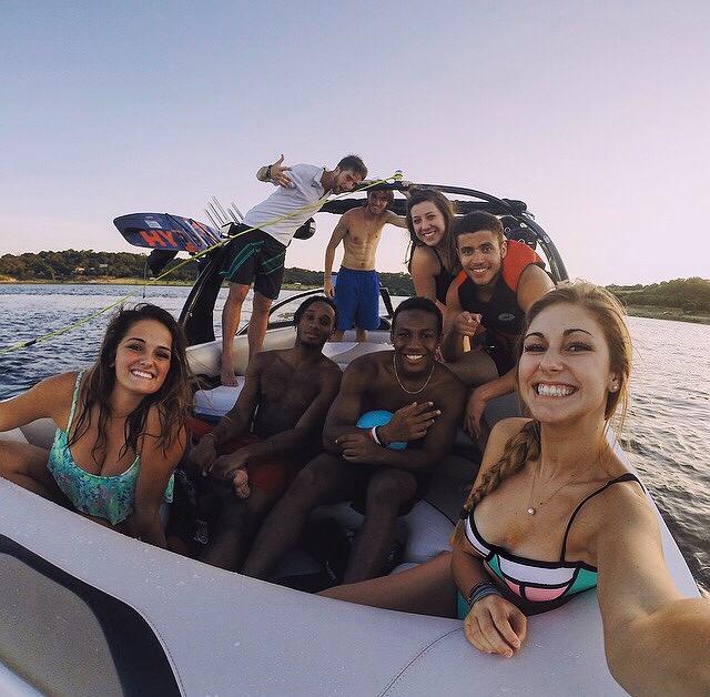 kelseyraeberry's tweet photo. Happy dayz 🏄🏽🌞 http://t.co/3JHz9vxEqt