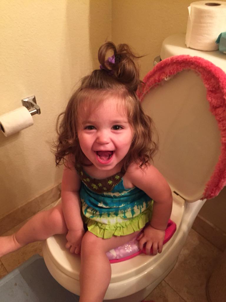 destanyhoover's tweet image. Missing her so much #noteven2 #pottytrainin