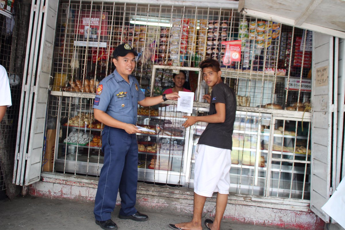 TaguigPolice's tweet photo. August 12, 2015 Taguig CPS,distribution of flyers at Batangas St. Libis Central Bicutan Taguig City. http://t.co/Gkbro2zXgF
