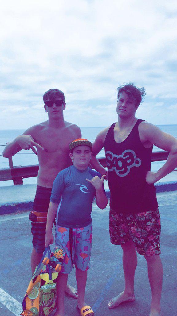 TimDurtschi's tweet photo. Beach with the Bros @SagaOuterwear #sagasummer #surfsup #encinitas http://t.co/N3F8fQrDTk