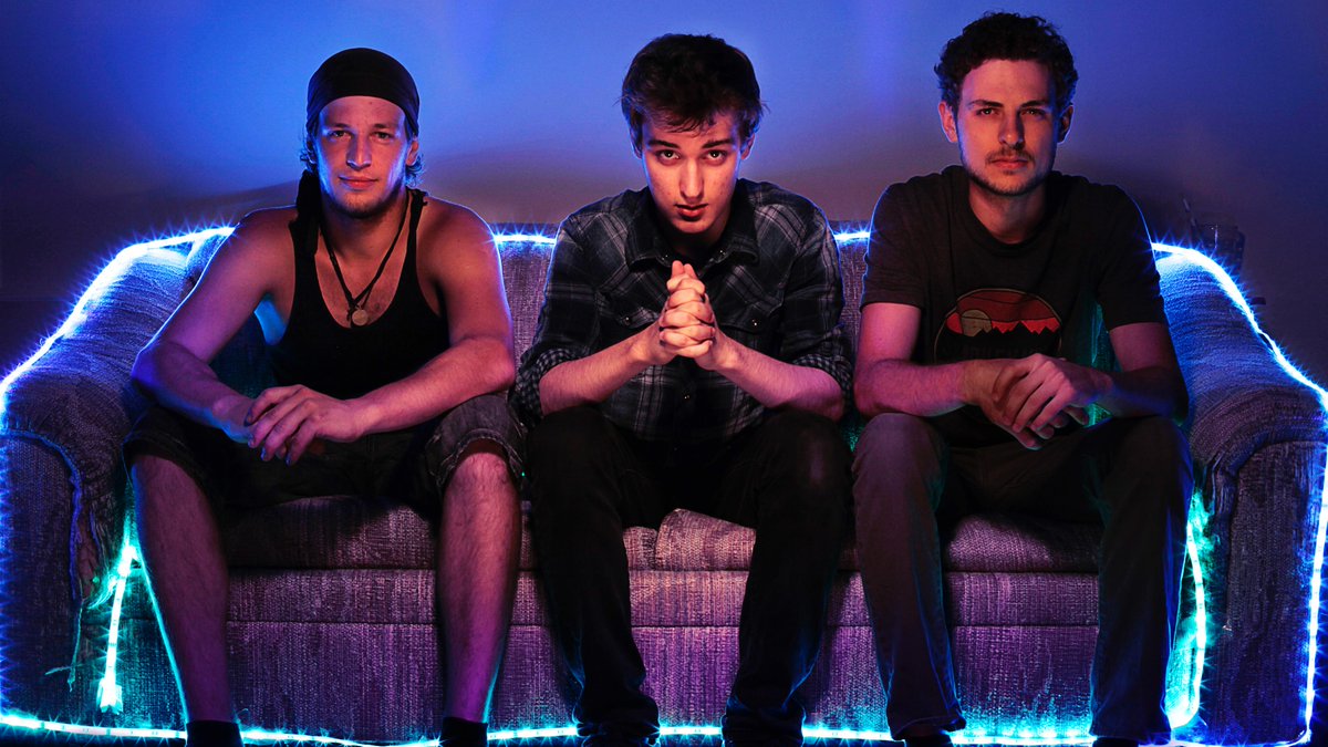 We have just dropped our first released demo ''Crawling Outside'' Check it out ! soundcloud.com/rexforddrive/c…