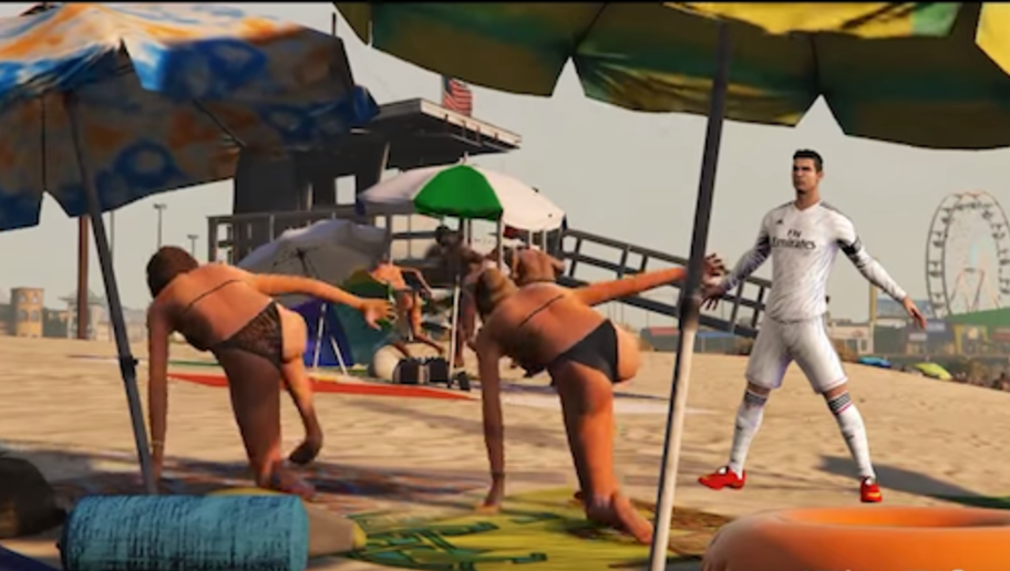 FutboI_Noticias's tweet photo. EL VIDEO DEL AÑO: Así sería CR7 si estuviera en GTA 5 | No podrás parar de reírte...
 http://t.co/XKdPGBYps1 http://t.co/UoBVfewqoL