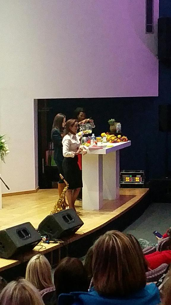 Shamfay's tweet photo. Healthy  eating  in under 3 minutes. #Smoothies #celynnerasmus #F-A-B Quotient #Sanlam #celebratingwomen http://t.co/KMHx9Bdx9z