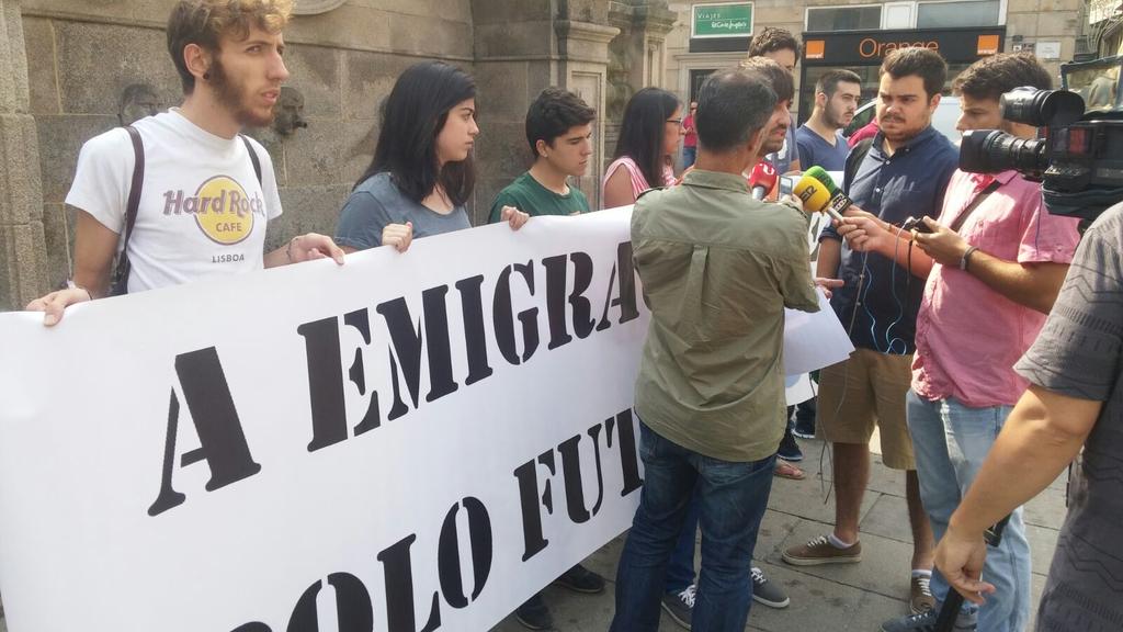 VoltaraTerra's tweet photo. Onte @prazapublica fíxose eco do noso decálogo para unha #candidaturagalega ás xerais. http://t.co/xpiSRaO7kJ http://t.co/gZJlUl5N8i