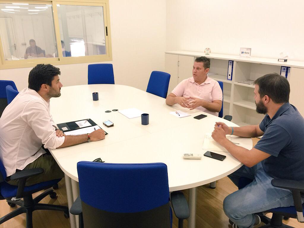 FJavierImbroda's tweet photo. Definiendo estrategia de #comunicación &amp; #marketing junto al equipo de @IkonoSoluciones | @BoticaCrea. #Súmate. http://t.co/XbTrW0REzN