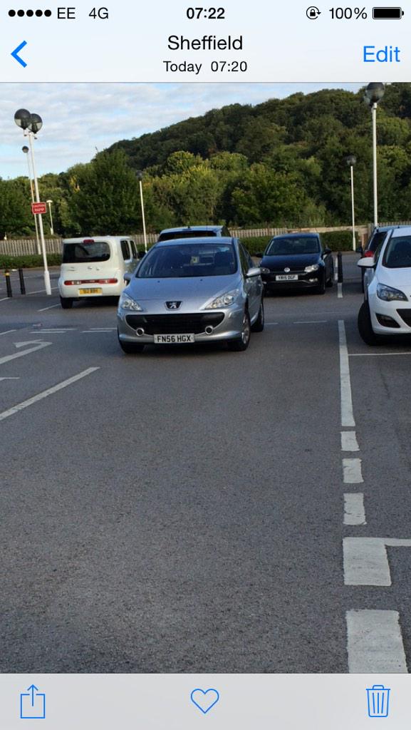 olliehep's tweet photo. Questionable parking.... http://t.co/YQP1k3j1Tz