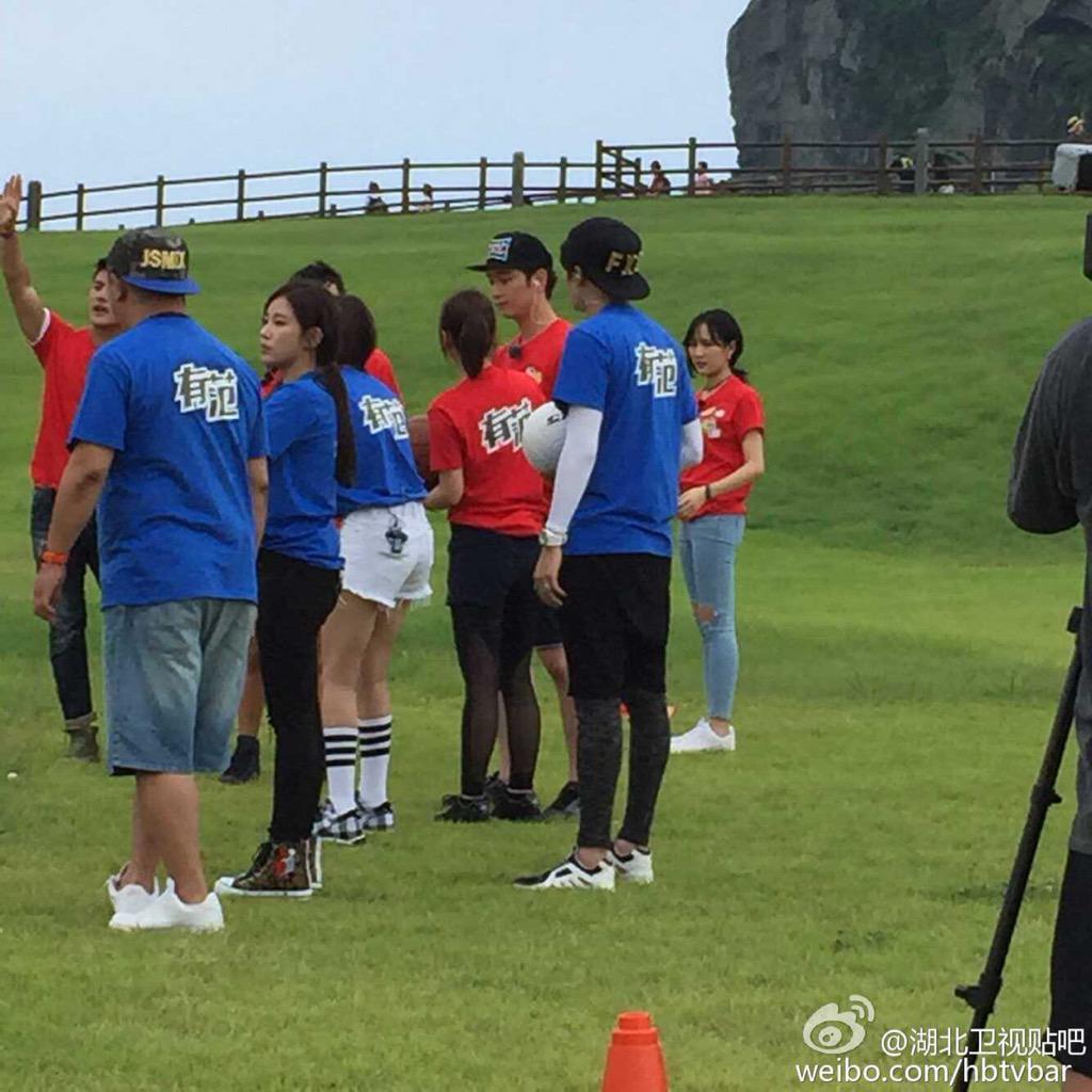 akdmaeum's tweet photo. T-Ara in Blue Team ☺ http://t.co/VePr8RhDOJ