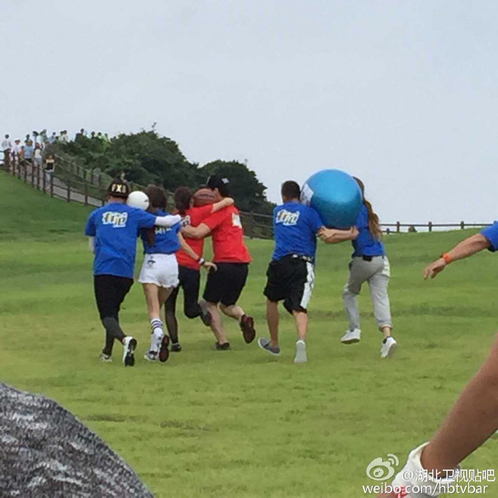 akdmaeum's tweet photo. T-Ara in Blue Team ☺ http://t.co/VePr8RhDOJ