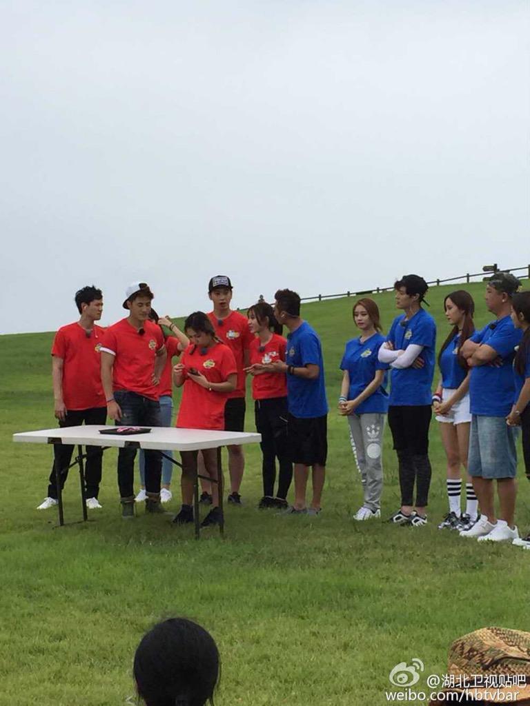 akdmaeum's tweet photo. T-Ara in Blue Team ☺ http://t.co/VePr8RhDOJ