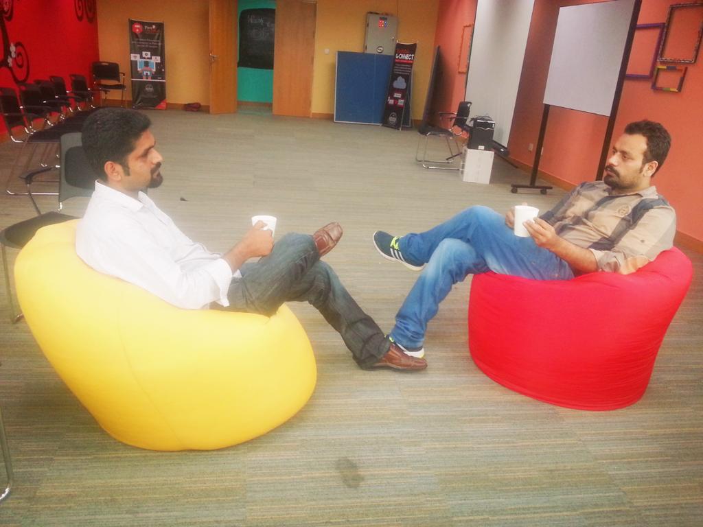 SLSCity's tweet photo. Meeting with Usama Khalid CEO-Rapid tech pk #ServerlessSmartCity #AcceleratingYourGrowth #prelaunchphase2 http://t.co/81JuLEHCov