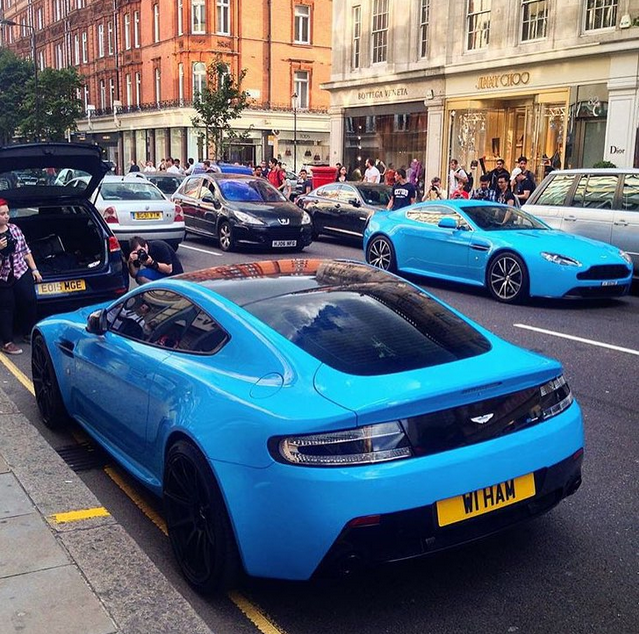 CarSwapMe's tweet image. Double blue Aston Martin 💙