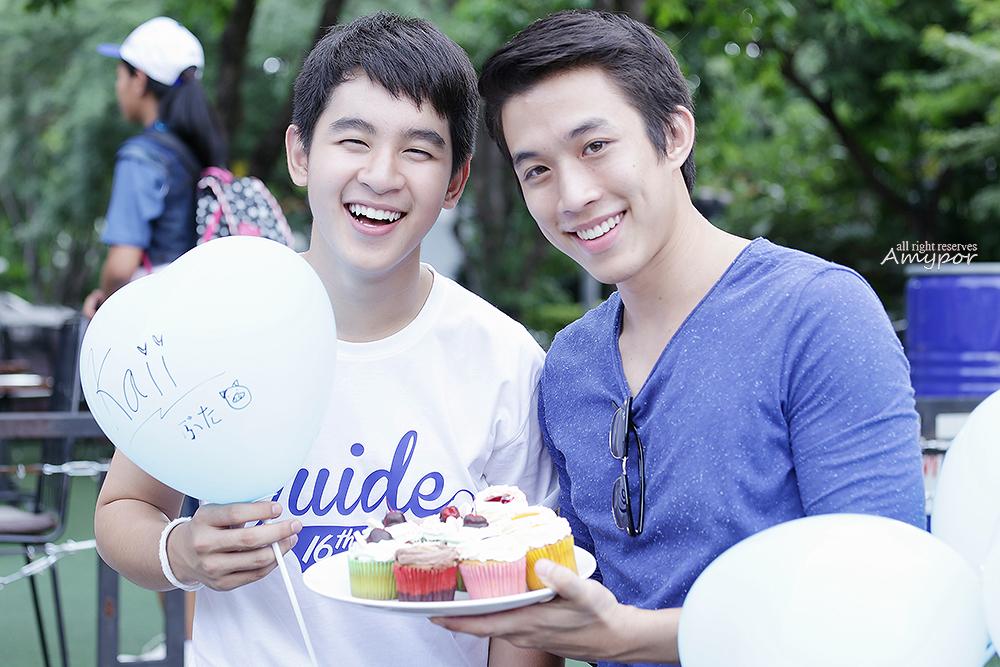 amypor's tweet photo. ไกด์กะน้องเพื่อนพี่นน @kaii_prakasit @KaiiFC @ChinorosNon #HBDGuide16th #theschoolseries http://t.co/BzbRlnpOPg
