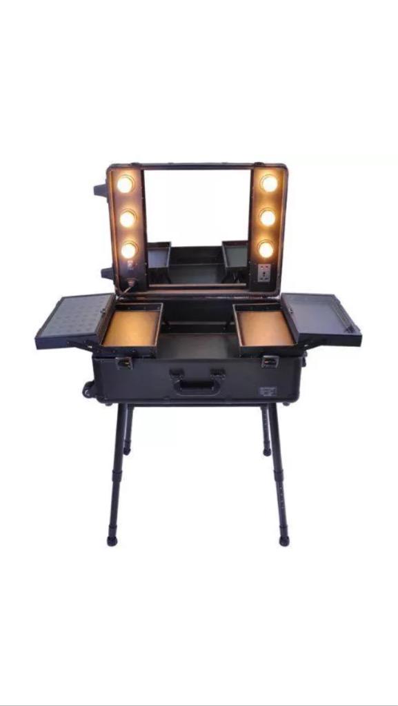 makeup_direct's tweet image. REDUCED!! Amazing Light up makeup case now £350 + FREE fabric case worth £69.99 m.ebay.co.uk/itm/Profession…