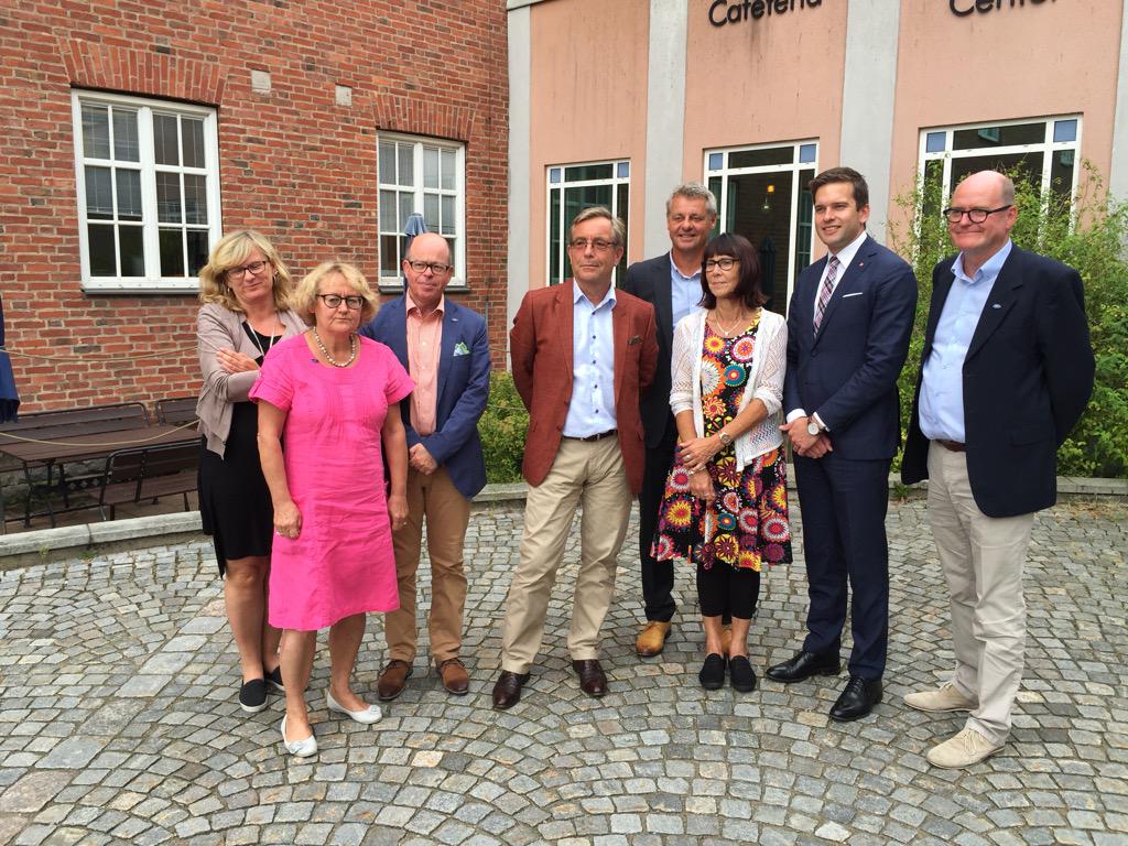 gabrielwikstrom's tweet photo. Bra dialog med Landstinget Blekinge idag om sjukvårdens strategiska utmaningar http://t.co/K8VYHtsgfS