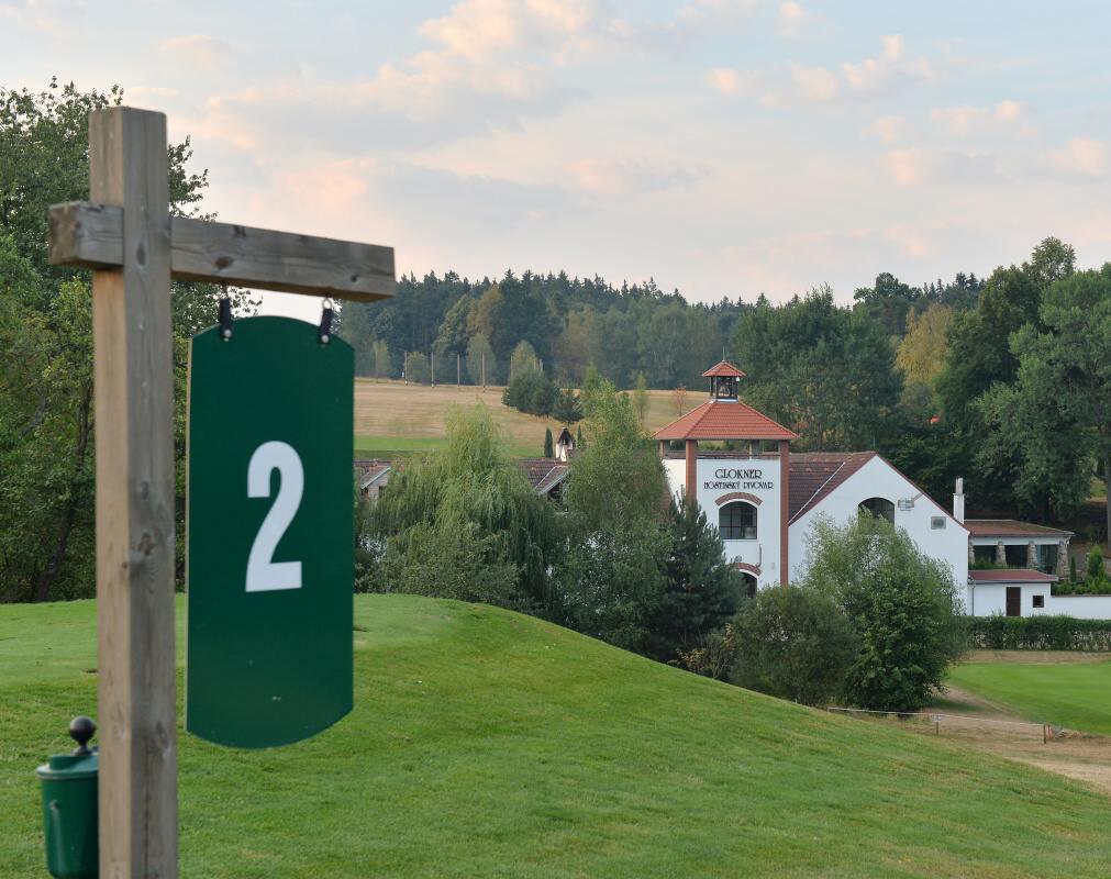 Slukafoto's tweet photo. Svachův Dvůr, nedaleko Č.Krumlova-slušný golf,bezva pivovar, na podzim likérka a k tomu pivní lázně, já to zažil... http://t.co/fHOsx9cCWn