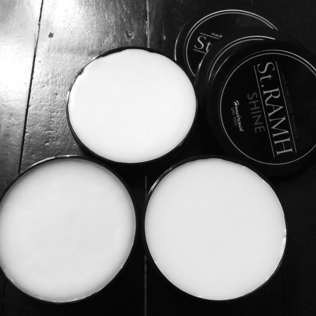 St.RAMH Oil Based Pomade
- Shine
- Medium
- Hold
IDR.70K