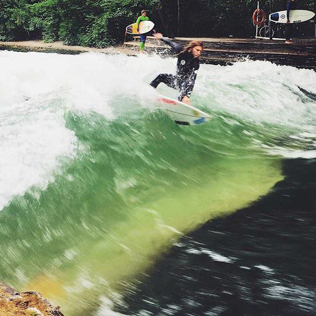 surf_shots's tweet photo. RG @shishabrand: #zottl #bearddude #shishahero #eisbach #surf #riversurf #surfing http://t.co/N0R5BrWVs3 http://t.co/spmECVsEYT
