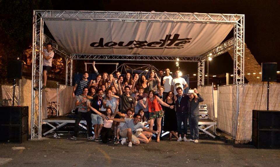 Un immense MERCI à vous tous pour ce mois de folie. Des litres d'amour et de pâte à waffle sur vous. 
Douzette