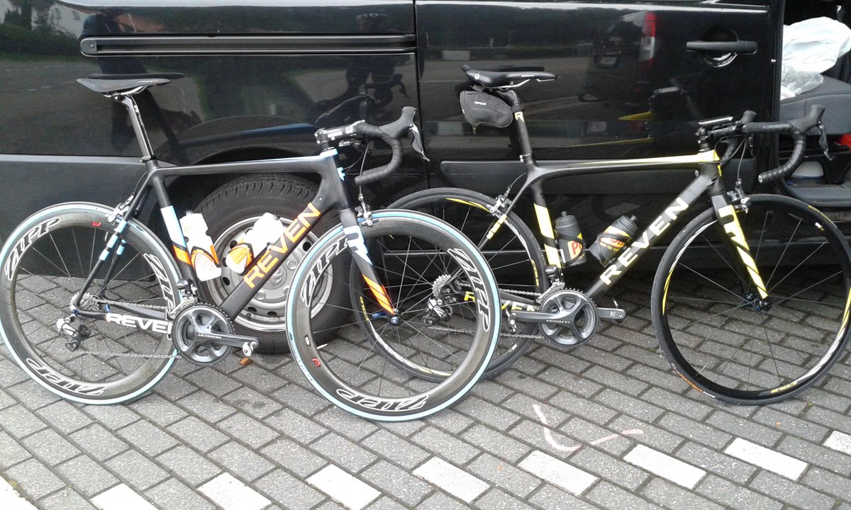 Revenbikes's tweet photo. RevenMeetsReven #HighPerformanceCarbonFiberBicycles  http://t.co/I1Et5zxeUp http://t.co/Z1CnMB74i3