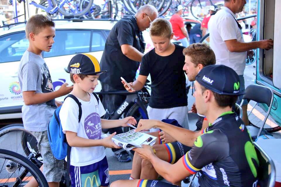 Jordi_Simon_'s tweet photo. 😀😀La pasión de los más pequeños nos alegra a los corredores #TourDeLAin #autografos #selfies que no se pierda nunca👏👏 http://t.co/JMaIWYsJTl