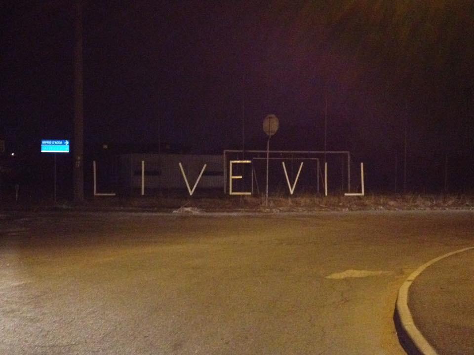 LiveviL_Assoc's tweet photo. Oggi sono comparse strane scritte, strutture e personaggi. Noi ci siamo,voi?
#LivevilFest #PozzodAdda #34567Settembre http://t.co/HcleqsuSIU