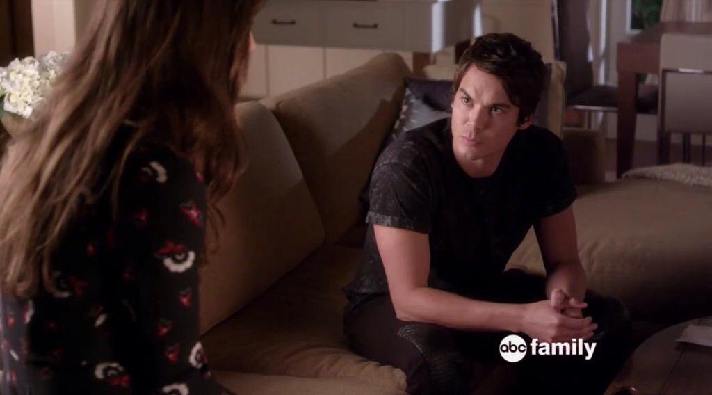 PrettyKisses_A's tweet image. "You giving in impossible choice" - Caleb
What impossible choice? I bet its juicy. 
#5YearsForward #PLLTimeJump #PLL