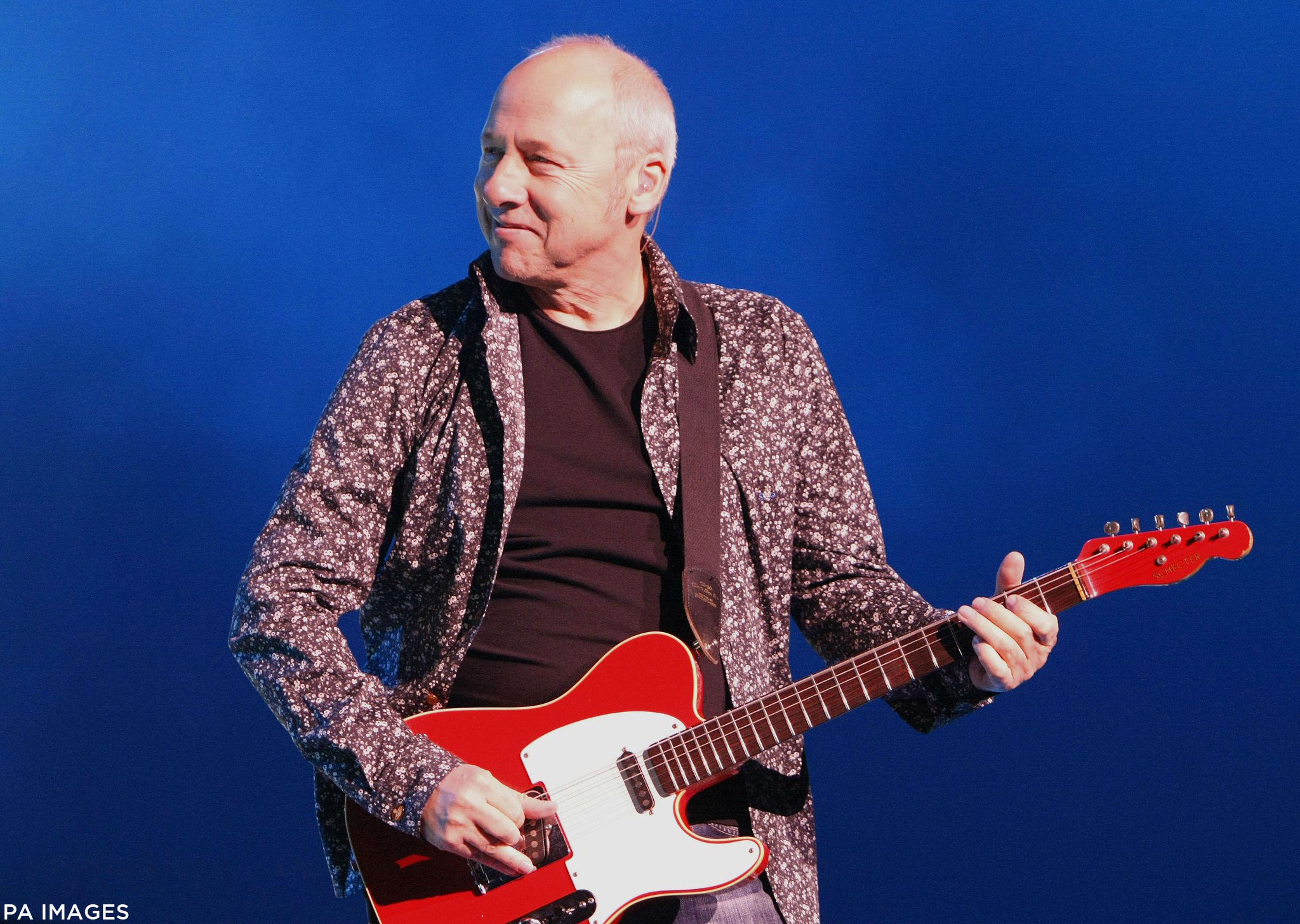 A very happy 66th birthday to the Sultan of Swing, Mark Knopfler. May your walk of life be long! 