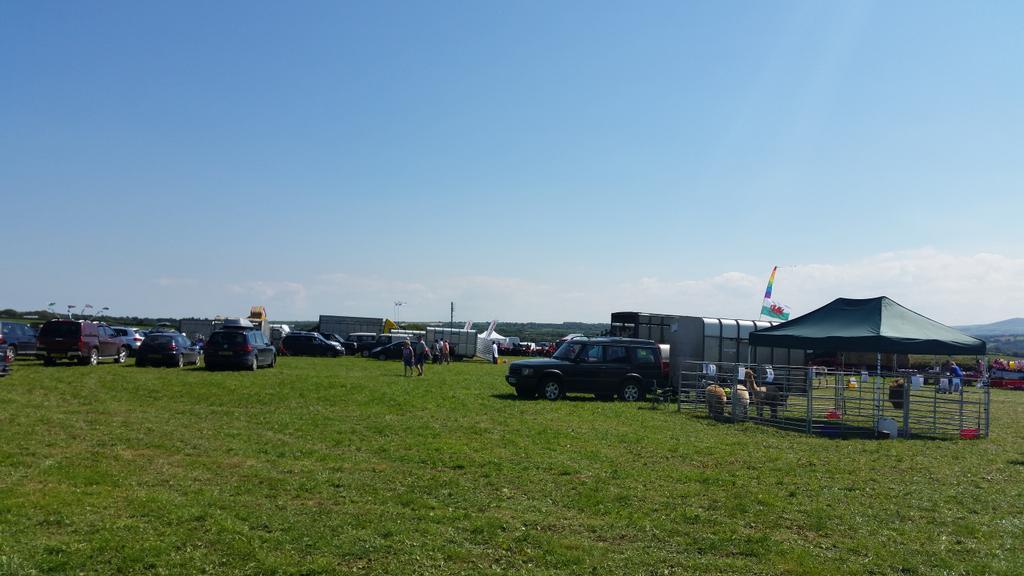 JonathanWiltshi's tweet photo. Beautiful day for nevern show. http://t.co/POy0SY6giw