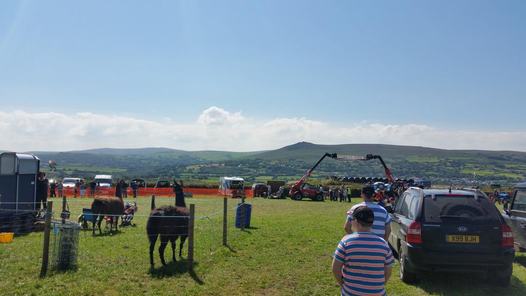 JonathanWiltshi's tweet photo. Beautiful day for nevern show. http://t.co/POy0SY6giw